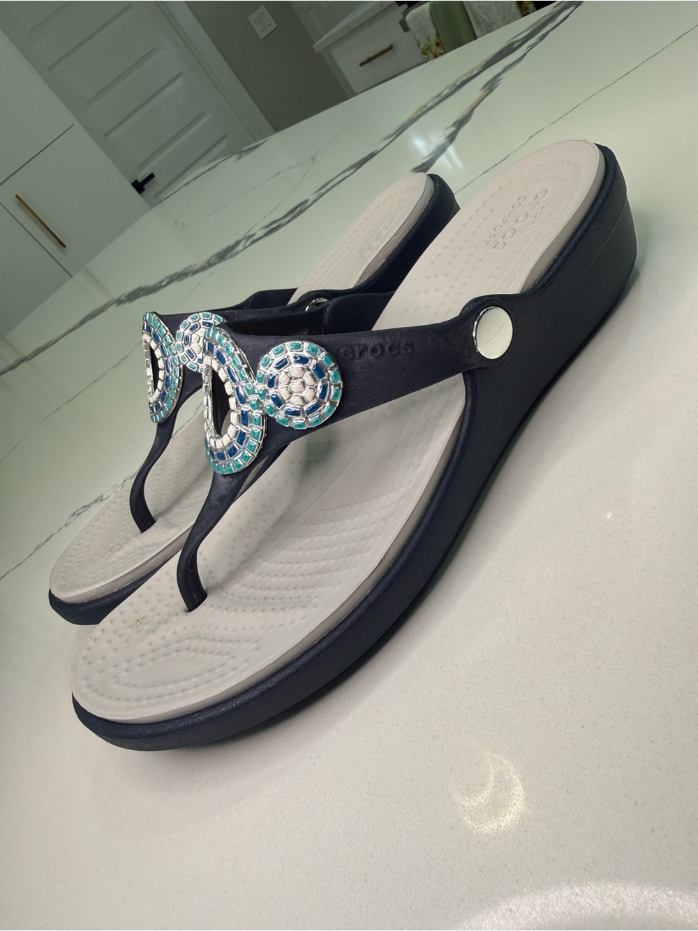 Crocs Sanrah Embellished Diamanté Wedge Flip Flops Navy Blue Medallion Women 9